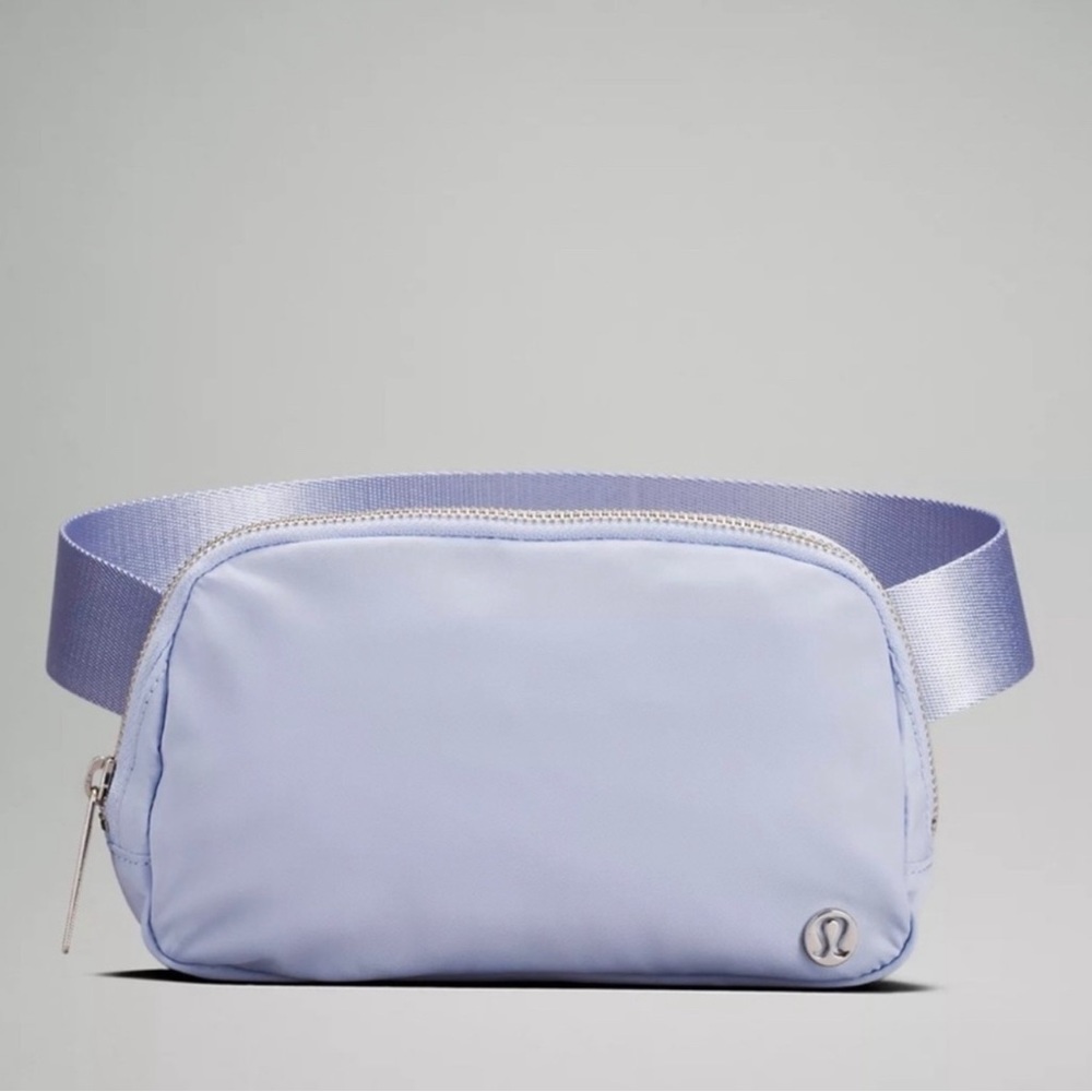π Lululemon Everywhere Belt Bag Pastel Blue OUT OF STOCK COLOR TikTok Famous - Picture 14 of 14